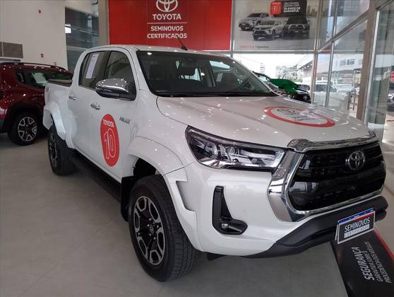 TOYOTA HILUX 2.8 D-4D TURBO DIESEL CD SRX PLUS 4X4 AUTOMÁTICO